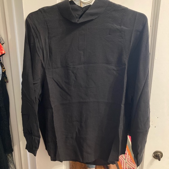 Everlane cupro mockneck blouse 2 BNWT - Picture 4 of 4